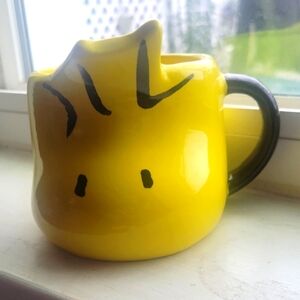 Peanuts 2003 Dolomite Yellow Ceramic Mug with Black Handle, 3" tall